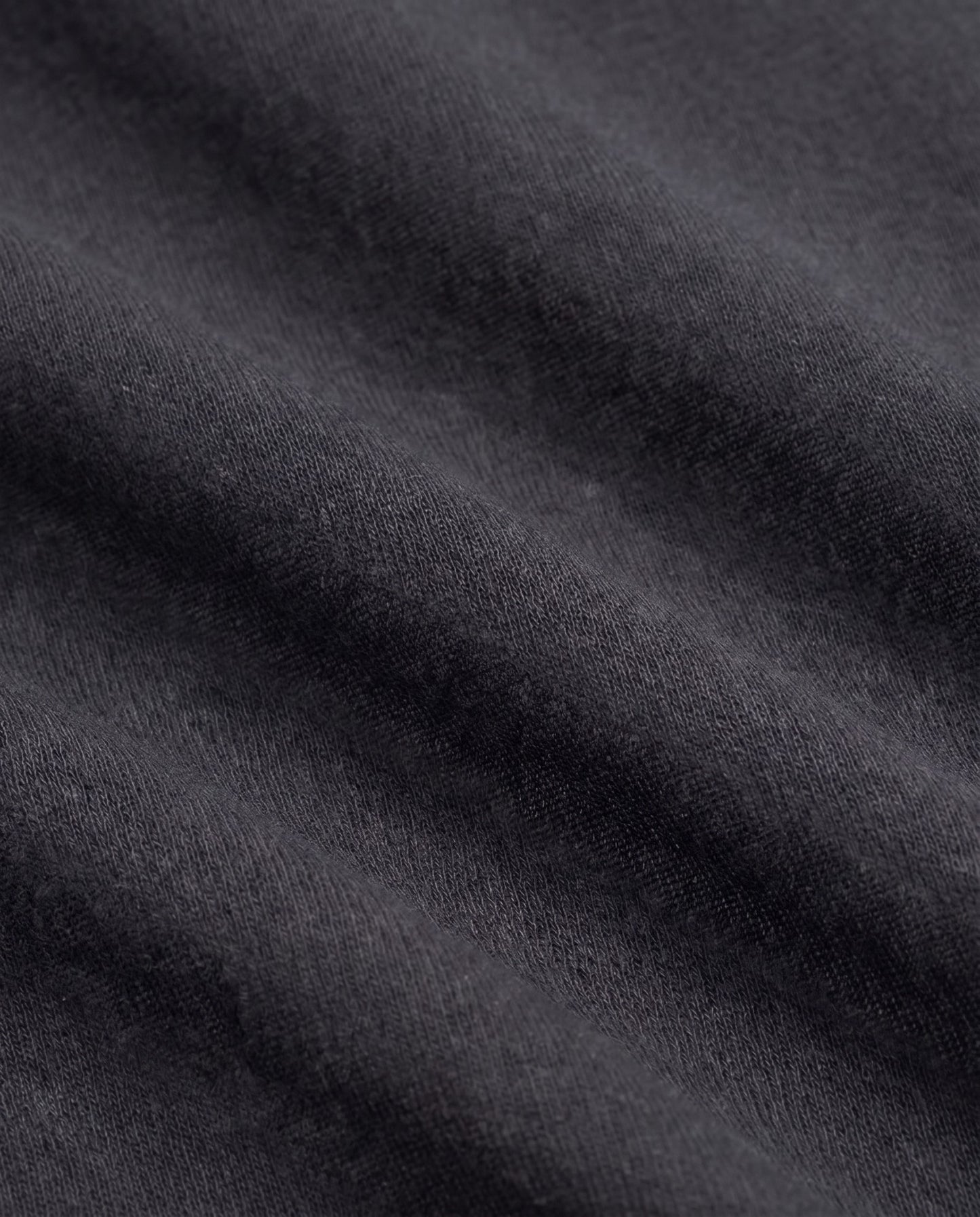 Bold Runner Essential Tee - Faded Black