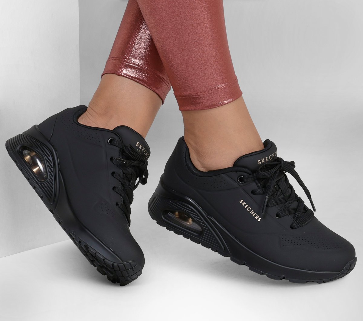 Skechers- Women UNO - Stand on Air