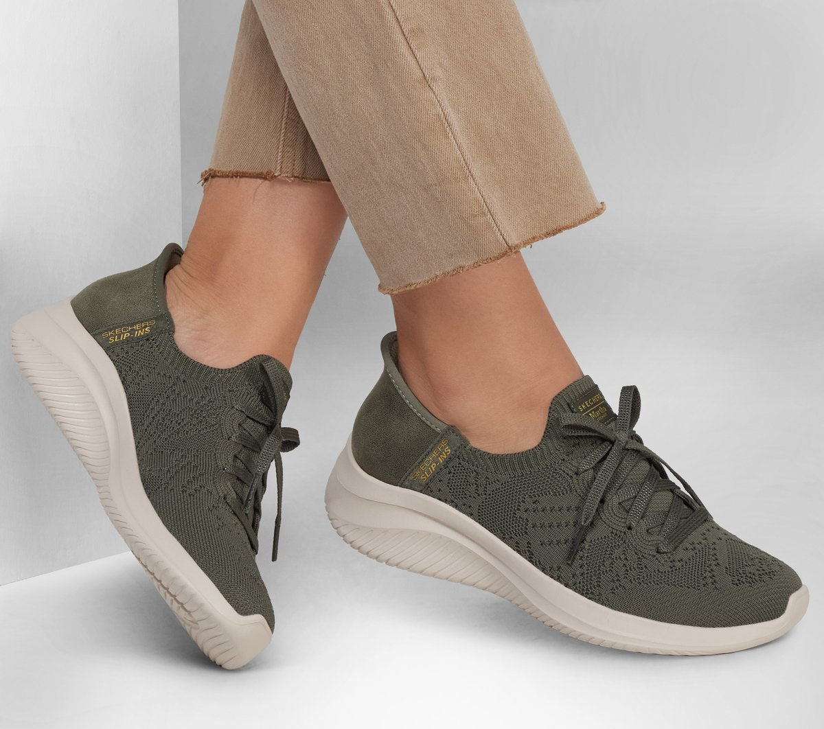 Skechers- Women Slip-ins Martha Stewart: Ultra Flex 3.0 - Back On Track