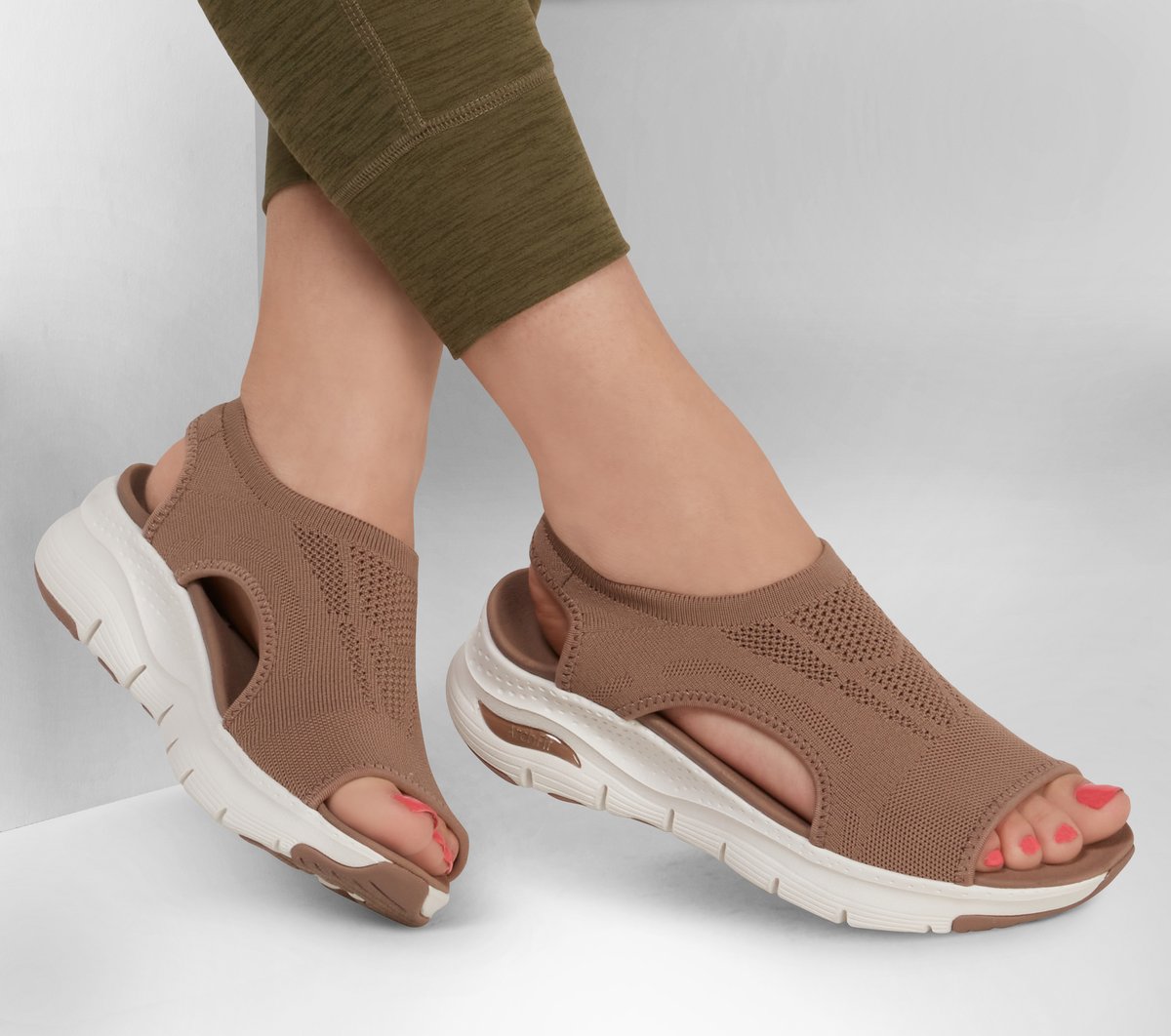 Skechers- Women Arch Fit - City Catch