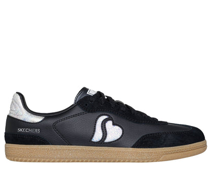 BLACK / WHITE,6.0,Medium