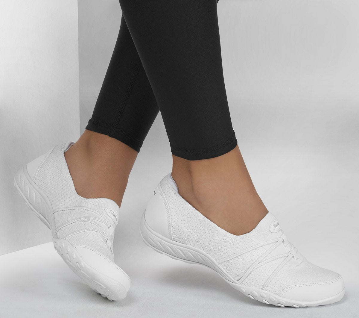Skechers- Women Relaxed Fit: Breathe-Easy - Harbor Hues