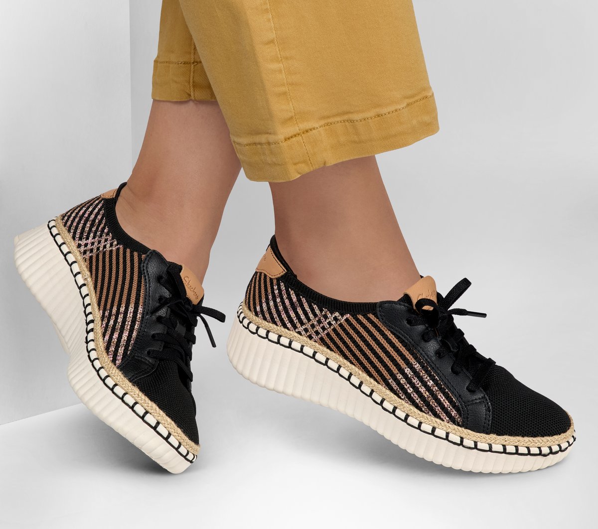 Skechers- Women Wilshire Blvd - Breezy Stroll