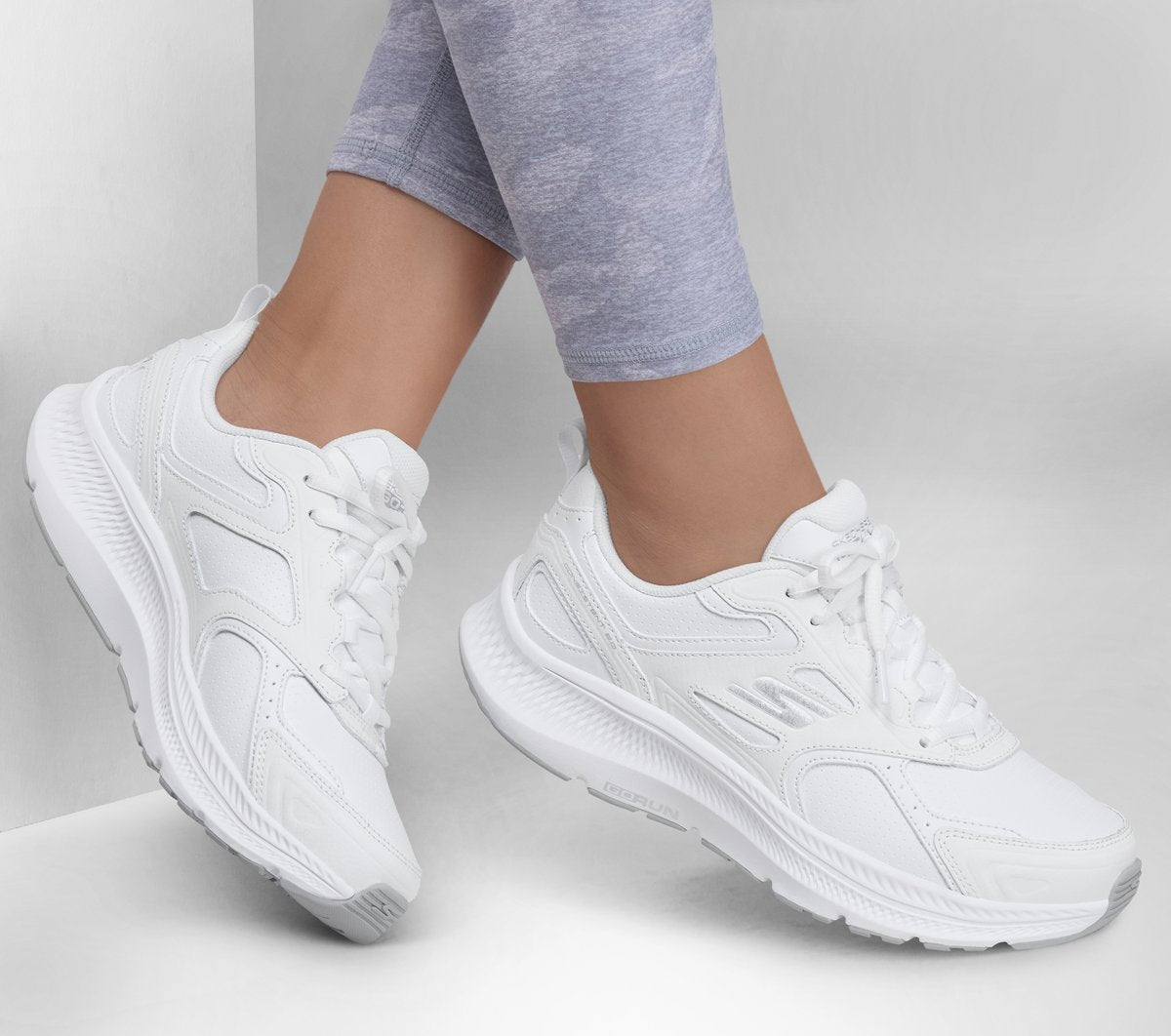 Skechers- Women GO RUN Consistent 2.0 - Sumpter Trail