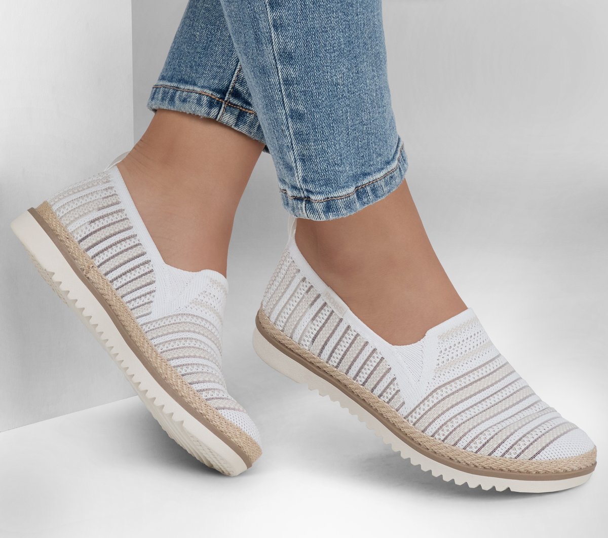 Skechers- Women BOBS Flexpadrille LO -So Chic