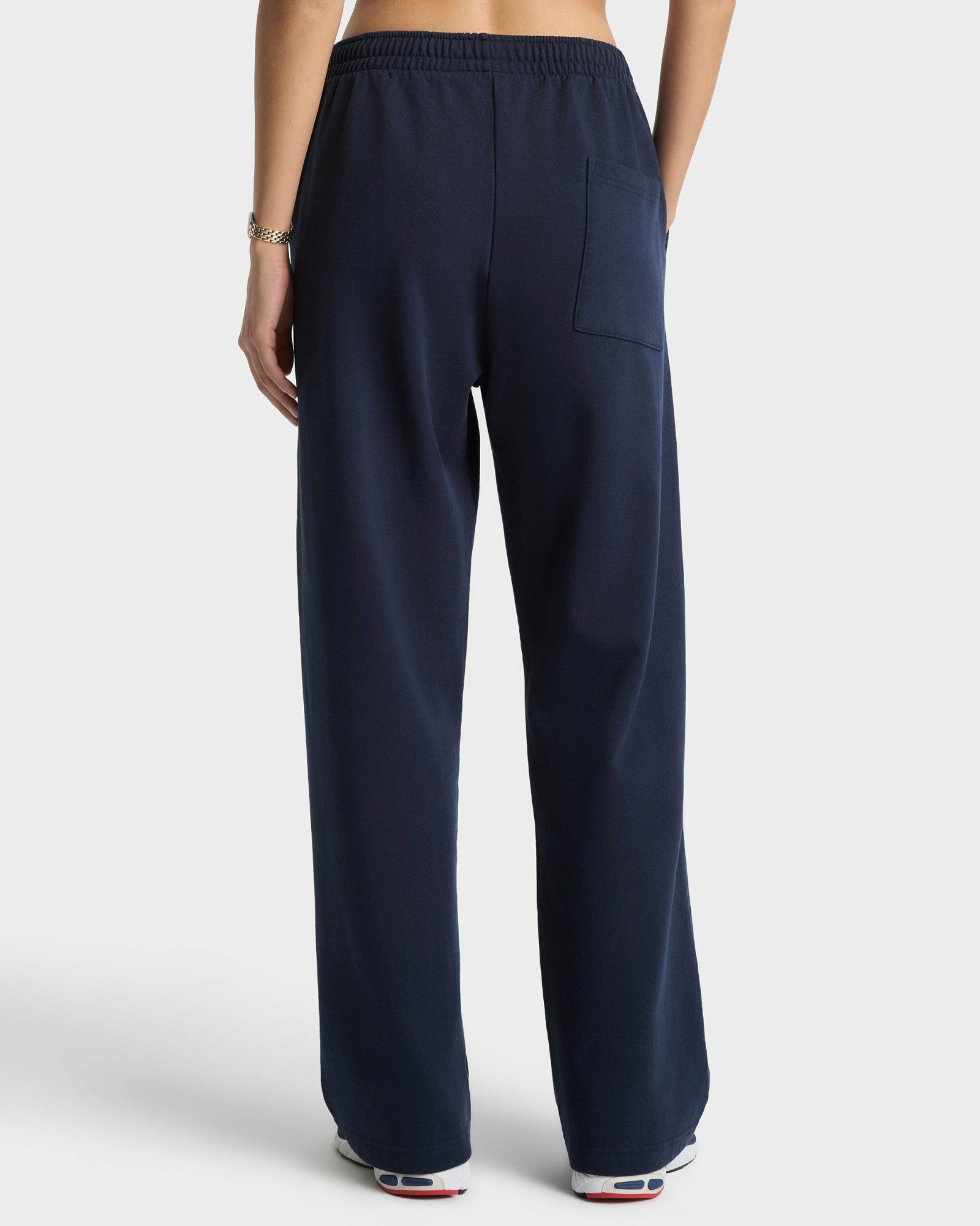 Serif Logo Wide Sweatpant - Navy/White