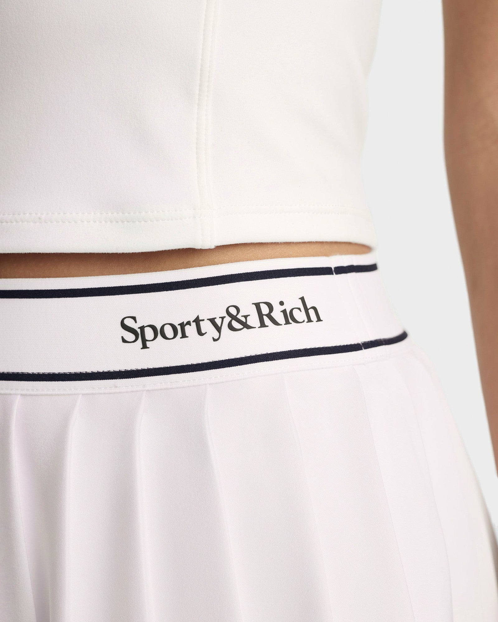 Serif Logo Pleated Skirt - White/Navy