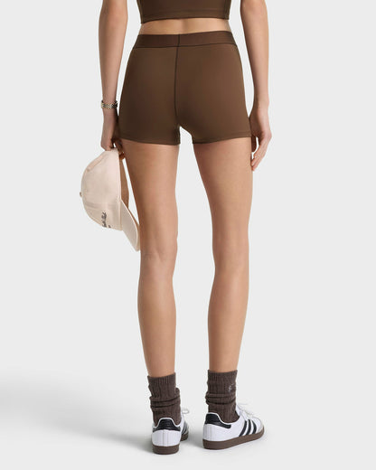 Serif Logo Active Short - Toffee/White