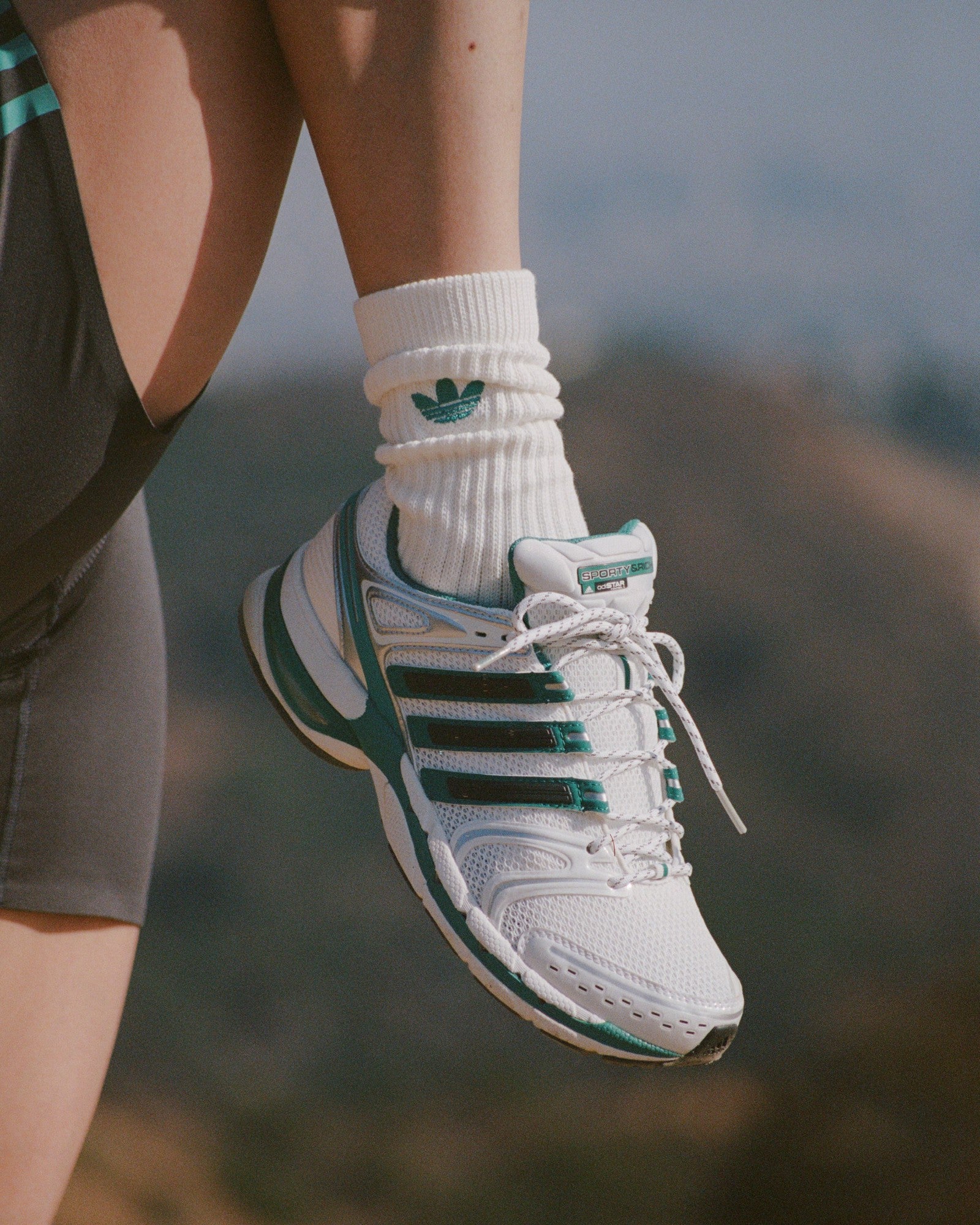 Adistar Control 5 - White/Teal/Black